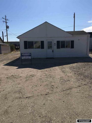 305 Lakeview Dr, Mills, WY 82604